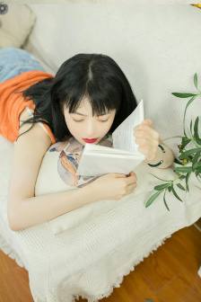 露胸美女